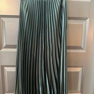 Stunning emerald green pleated skirt.